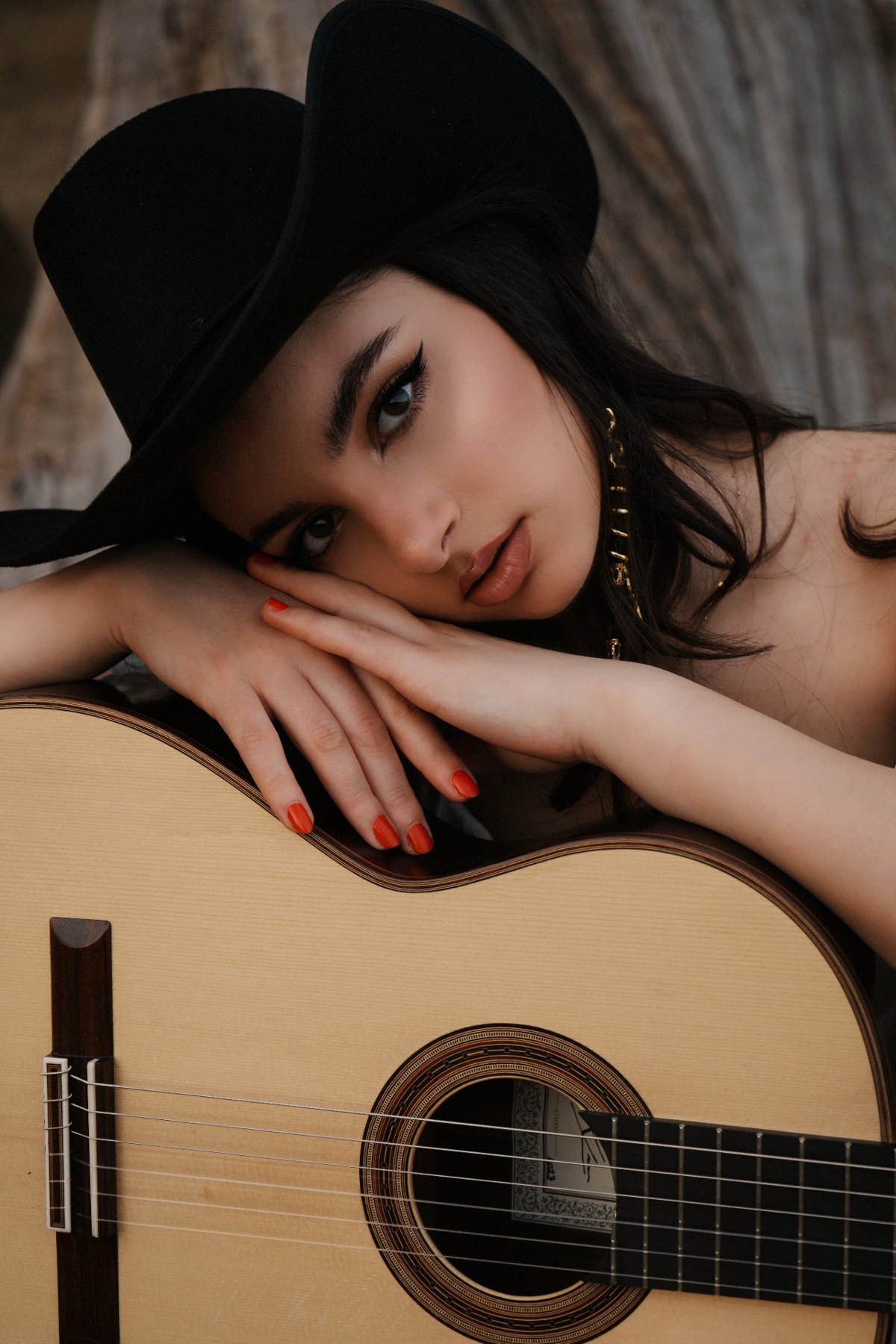 At rest on the guitar, Richmond Park
